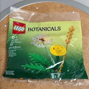LEGO Botanicals Field Flowers - Green & Yellow Building Toy